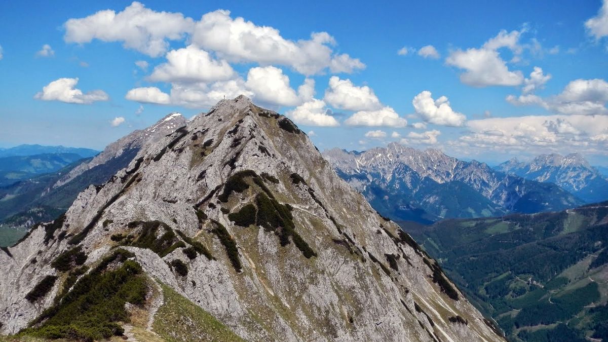 První letní naděje turistů: začnou Alpy a Tatry